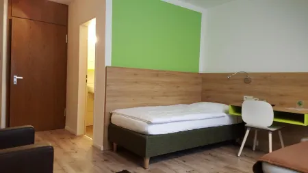 Gästehaus RUH - Non-Smoking Отели рядом с достопримечательностью «Фрайбургская Высшая школа музыки»