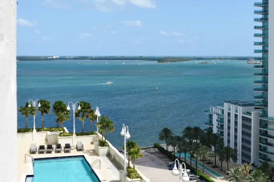 คอนโดตกแต่งอย่างดีในบริคเคลล์