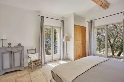 Villa les Terrasses de Gordes Hotels near Le Moulin a Vent