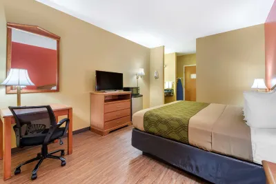 Econo Lodge Louisville Airport Hotels near Walgreens