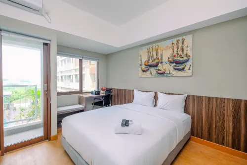Comfortable Pool View Studio Room at LRT City Jatibening Apartment Отели в г. Джакарта