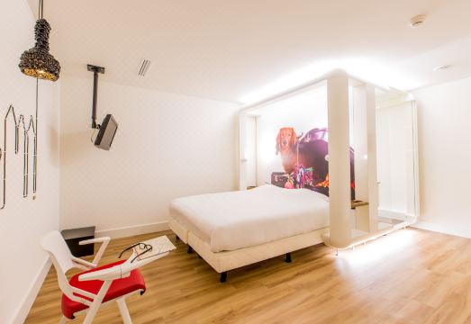 3. 큐빅 호텔 WT..