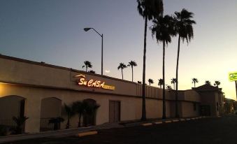 Su Casa Inn & Suites