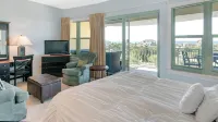 Charming Studio for 2 - Pool Views - Next Door to Alys! - parking