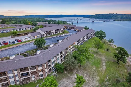 Lakefront Oasis Amazing Views! Hotels in Ruth B City Township