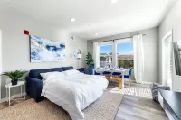 Chic Apt w Jacuzzi Pool BBQ Mountain Views Hotels in Sparks