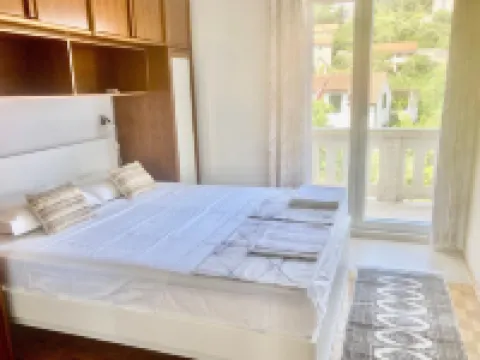 Apartment Villa Sunshine Hotels in Sutivan