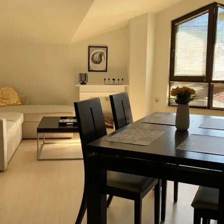 Central Art Apartment in Bansko with Mountain View