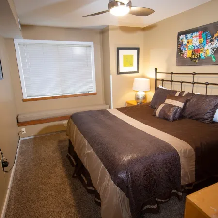 Mountain Lodge at Okemo-1Br Newly Renovated 1 Bedroom Condo by RedAwning