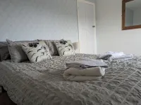1-Bed Home for 2 Parking Garden & Great Location Hotels in Drakes Broughton and Wadborough