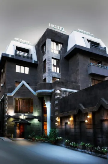 ホテル アヴィアトランス アルメニア国立美術館周辺のホテル