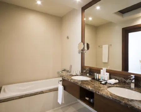 Concorde Hotel Doha Zimmer Photos