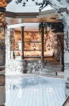 Traumhotel Alpina - 4 Sterne Superior Luxushotel, Hoteleigenen Badesee, Adults Only - Pools
