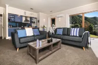 Wilkes Way Villa - Apartments