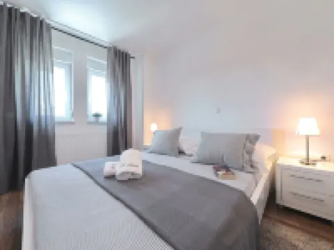 Villa with Heated Pool โรงแรมในSeline