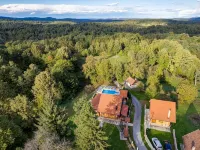 Holiday Home in Ogulin with Pool & Rafting Hotels in Gornje Dubrave