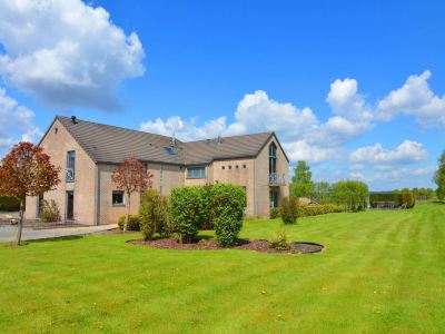 Delightful Villa in Sourbrodt with Swimming Pool Terrace