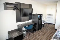 Capri Inn and Suites