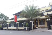 The Arsy Syariah Guest House Hotell i Cikalang