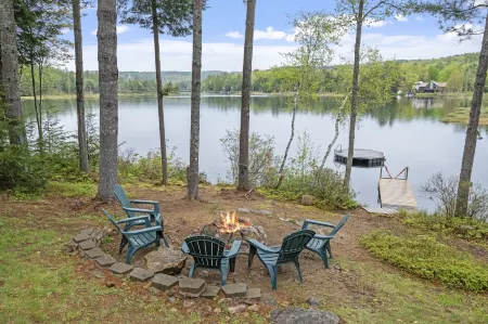 Lakefront Wprivate Beach - Luxury Log House!