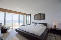 Palmetto Penthouse Deluxe Beautiful View and Sunset Floor 39 のホテル