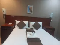 ShakeVille Guest House - parking
