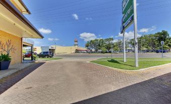 Raintree Motel