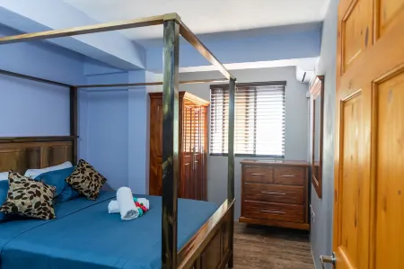 Topaz Apartment Villas-Pool Side Piton V