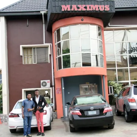 Maximus Suites