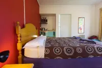 Sequoia Lodge Backpackers Hotels in Picton