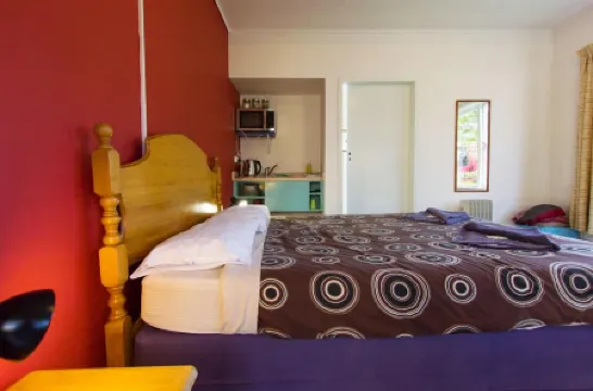 Sequoia Lodge Backpackers