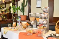 Hotel Deutsches Haus - breakfast