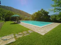 Holiday House Overlooking Lake Near Tuscany