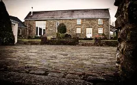 Waunwthan: B&B Suites Hotels in Llangeler
