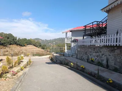 Aranyam Hills Hotels near Chandra Mohan Singh Negi Park