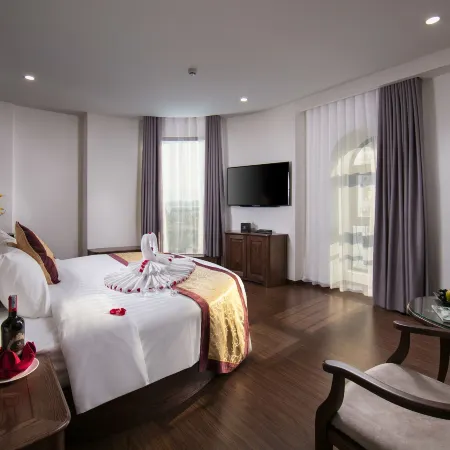 Halios Luxury Halong Hotel Отели рядом с достопримечательностью «Бухта Халонг»