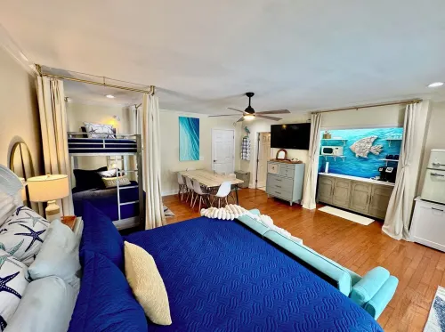 Sale! Coastal King Suite Near Concerts, Downtown, Beach, & Uncw. Pets Welcome!