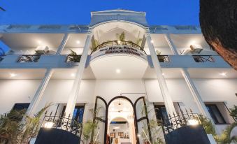 Hare Rama Hare Krishna - Eesha Hotel