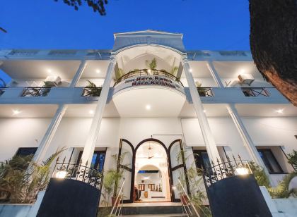 Hare Rama Hare Krishna - Eesha Hotel