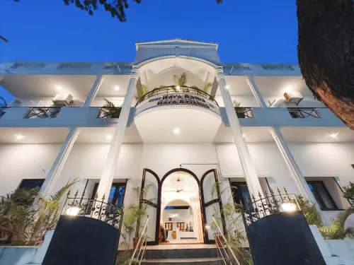 Hare Rama Hare Krishna - Eesha Hotel