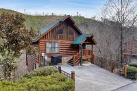 Cubby Bear Smoky Mountain Cabin - Fall Specials Now!  Pigeon Forge & Gatlinburg Hotels near Elkmont Ghost Town