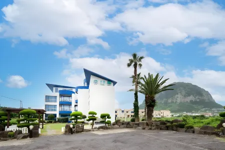 Unicorn Pension Отели рядом с достопримечательностью «Yongmeori Coast»