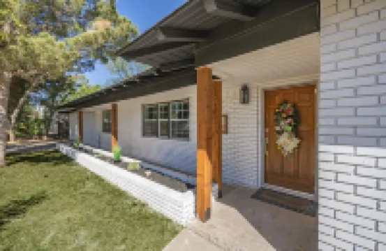 Right At Home-Old Midland Living with massive yard