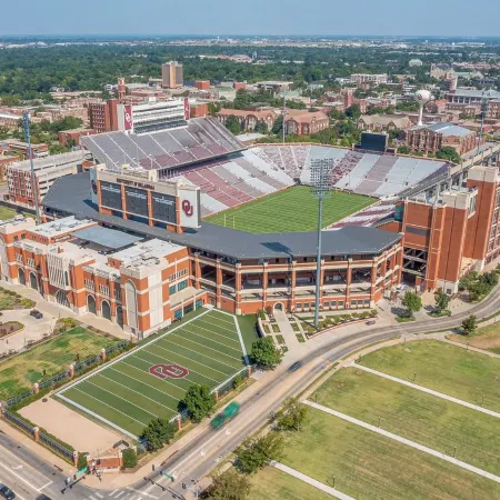 Spacious 4Br/2BA Home - Closest Stay to OU Stadium & Campus
