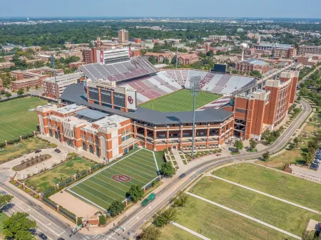 Spacious 4Br/2BA Home - Closest Stay to OU Stadium & Campus