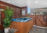 retro beachcomber @ Culburra Beach Hotels in Culburra Beach