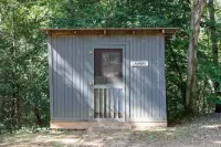 Serene Getaway - Glamping Tent with Rustic Modern Amenities