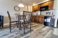Scenic View and Cozy Living Space - Charming Retreat
