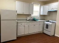Office, Terrace and Convenient Location Near Transit - Spacious Hideaway Hotels in Irvington