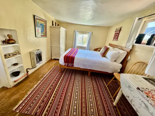 Secluded Wilderness Haven - Hot Tub, Sauna, Wildlife Hotels in Taos Ski Valley